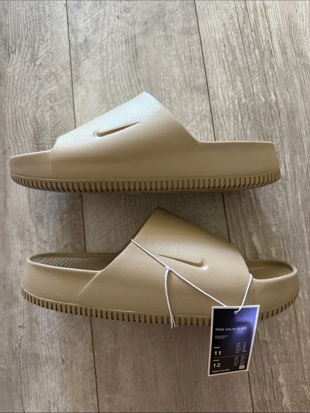 Nike simple slip